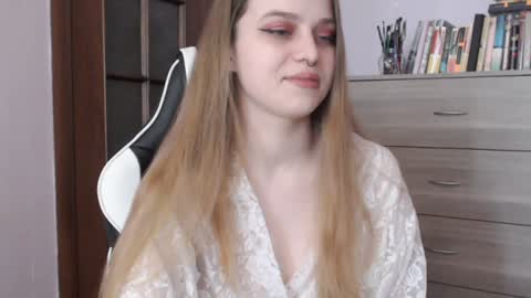 Lily online show from 3, 2, 2025