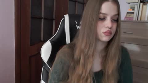 Lily online show from 4, 12, 2025