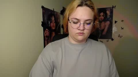 Snapshot of redhotqueen1 chatting on 15, 6, 2026 Rina online show from 15, 6, 2026