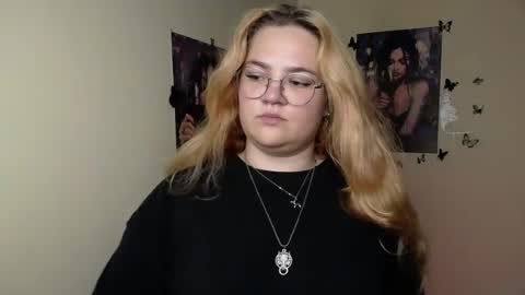 Snapshot of redhotqueen1 chatting on 3, 7, 2026 Rina online show from 3, 7, 2026