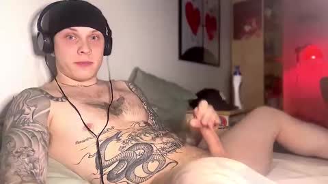 Snapshot of redrumbackwards chatting on 17, 12, 2024 redrum online show from 17, 12, 2024