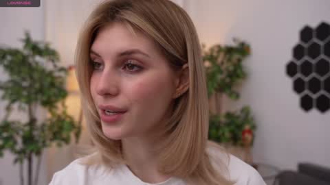 JessyinCherri yang online show from 16, 1, 2025