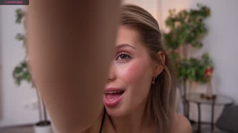 JessyinCherri yang online show from 23, 1, 2025