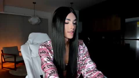 Snapshot of reichel_gray chatting on 14, 2, 2026 REICHEL online show from 14, 2, 2026