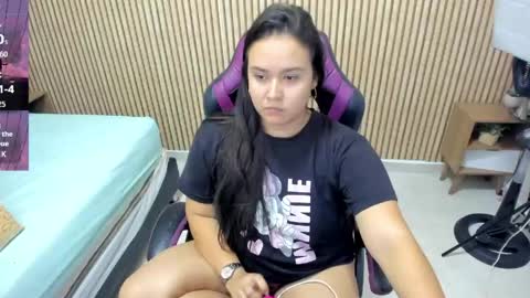 Snapshot of reina_loren chatting on 24, 5, 2026 reina_loren online show from 24, 5, 2026