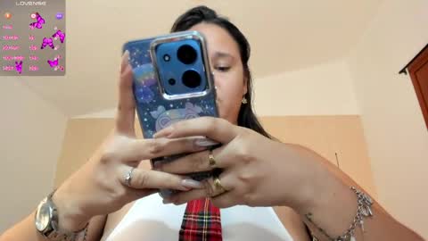 Snapshot of reina_loren chatting on 30, 5, 2026 reina_loren online show from 30, 5, 2026