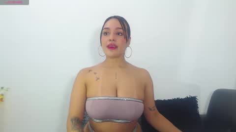 Snapshot of renatabrownn28 chatting on 8, 5, 2026 renatabrownn28 online show from 8, 5, 2026