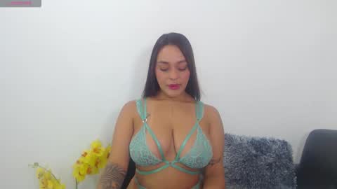 Snapshot of renatabrownn28 chatting on 31, 5, 2026 renatabrownn28 online show from 31, 5, 2026