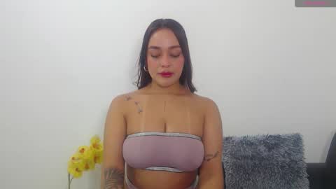 Snapshot of renatabrownn28 chatting on 7, 6, 2026 renatabrownn28 online show from 7, 6, 2026