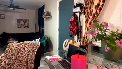 Snapshot of rene_heartz99 chatting on 8, 12, 2024 Naughty closet slut here to suck all your friends off online show from 8, 12, 2024