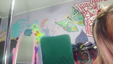 Snapshot of rene_heartz99 chatting on 19, 10, 2025 Naughty closet slut here to suck all your friends off online show from 19, 10, 2025