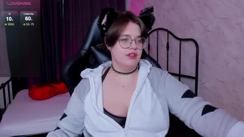 renee_turner online show from 11, 3, 2025