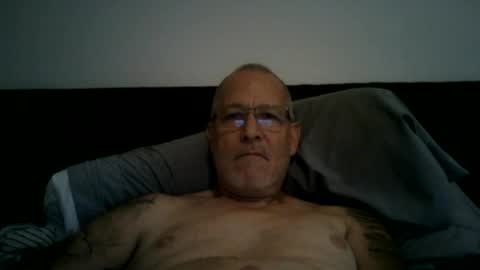 Snapshot of renewaz chatting on 4, 7, 2026 Renewaz online show from 4, 7, 2026