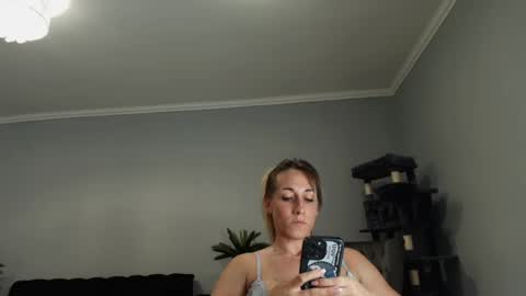 Snapshot of renigendur chatting on 23, 6, 2026 ReniGendur online show from 23, 6, 2026