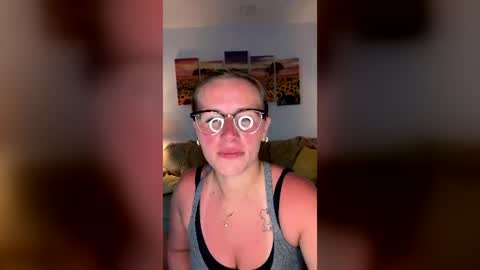 Snapshot of renimoonxo chatting on 21, 6, 2026 renimoonxo online show from 21, 6, 2026