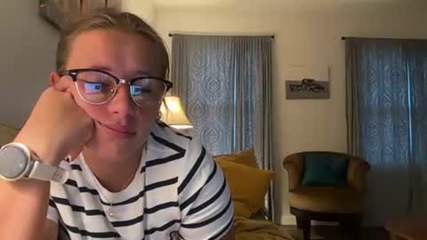 Snapshot of renimoonxo chatting on 17, 7, 2026 renimoonxo online show from 17, 7, 2026
