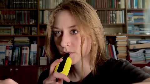 Snapshot of retromarie chatting on 7, 4, 2026 Rie online show from 7, 4, 2026