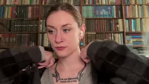 Snapshot of retromarie chatting on 15, 4, 2026 Rie online show from 15, 4, 2026