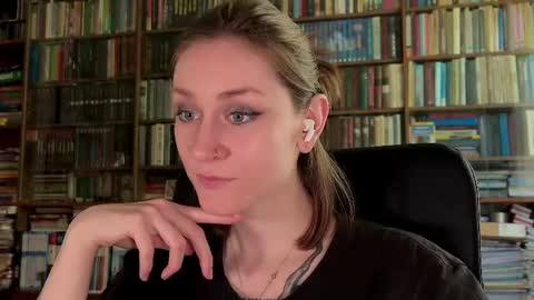 Snapshot of retromarie chatting on 27, 4, 2026 Rie online show from 27, 4, 2026