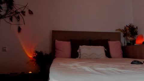 revealyourdarkdesires online show from 5, 3, 2026