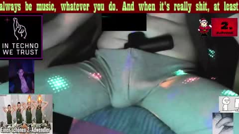 Snapshot of revilo80 chatting on 8, 12, 2024 revilo80 online show from 8, 12, 2024