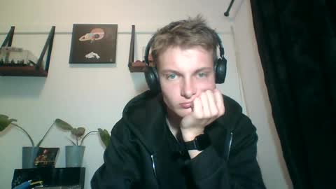 Snapshot of reynhardt chatting on 27, 6, 2026 reynhardt online show from 27, 6, 2026