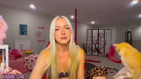 Snapshot of riababe chatting on 18, 10, 2025 ria online show from 18, 10, 2025