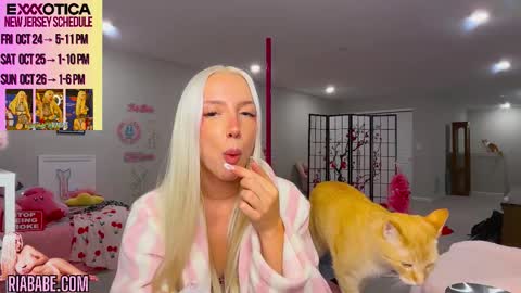 Snapshot of riababe chatting on 22, 10, 2025 ria online show from 22, 10, 2025