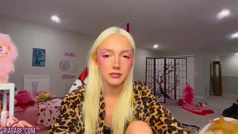 Snapshot of riababe chatting on 12, 11, 2025 ria online show from 12, 11, 2025