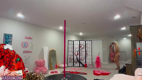 Snapshot of riababe chatting on 13, 11, 2025 ria online show from 13, 11, 2025