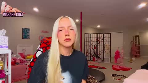 Snapshot of riababe chatting on 17, 11, 2025 ria online show from 17, 11, 2025