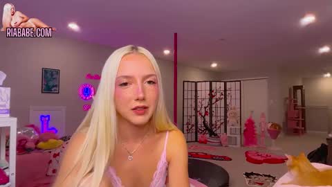 Snapshot of riababe chatting on 18, 11, 2025 ria online show from 18, 11, 2025