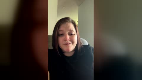 Snapshot of riah_babbie chatting on 11, 5, 2026 riah_babbie online show from 11, 5, 2026