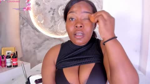 Snapshot of rianamanson chatting on 4, 12, 2025 Riana online show from 4, 12, 2025