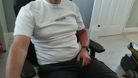 Snapshot of rich_uk56 chatting on 25, 6, 2026 UK Straight Guy online show from 25, 6, 2026