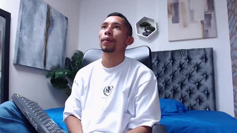 Snapshot of richar_voller chatting on 12, 12, 2024 richar_voller online show from 12, 12, 2024