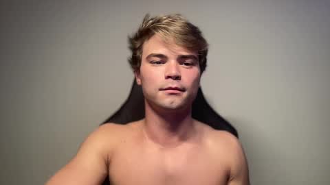Snapshot of richardhard3 chatting on 5, 1, 2025 richardhard3 online show from 5, 1, 2025