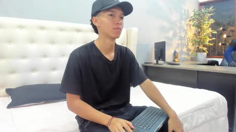 Snapshot of ricky_backus chatting on 12, 1, 2025 Ricky Backus online show from 12, 1, 2025