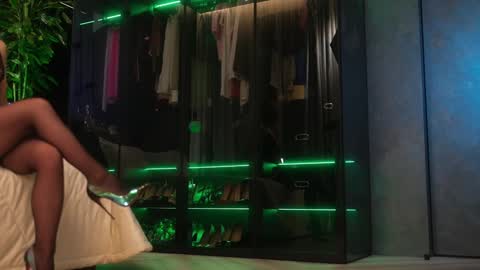    if you wanna buy smth stockingsph etc  custom videos or pics  online show from 6, 12, 2024