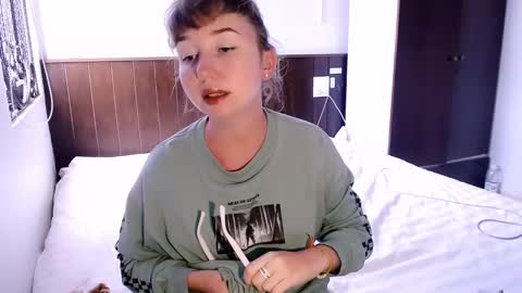 Snapshot of riri_rich chatting on 3, 2, 2025 Rita online show from 3, 2, 2025