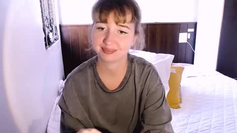 Snapshot of riri_rich chatting on 6, 3, 2025 Rita online show from 6, 3, 2025