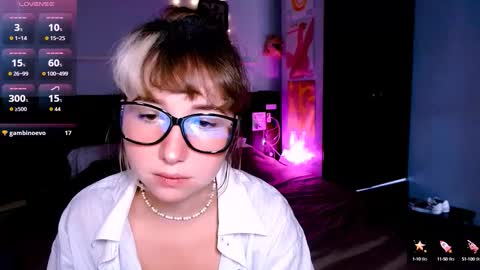 Snapshot of riri_rich chatting on 13, 9, 2025 Rita online show from 13, 9, 2025