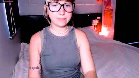 Snapshot of riri_rich chatting on 29, 9, 2025 Rita online show from 29, 9, 2025