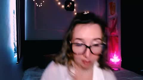 Snapshot of riri_rich chatting on 8, 11, 2025 Rita online show from 8, 11, 2025