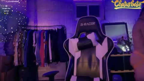 Snapshot of robertcicijr21 chatting on 19, 10, 2025 Robert Cici Jr. online show from 19, 10, 2025