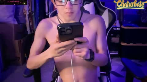 Snapshot of robertcicijr21 chatting on 8, 11, 2025 Robert Cici Jr. online show from 8, 11, 2025