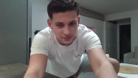 Snapshot of roberto_twink1 chatting on 6, 2, 2025 Roberto online show from 6, 2, 2025