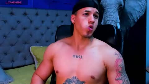 rocco_santos online show from 11, 10, 2025