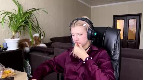 Snapshot of rochellehouis chatting on 4, 2, 2026 Anny online show from 4, 2, 2026