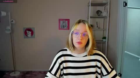 Snapshot of rockett_bunny chatting on 9, 10, 2025 Rockett online show from 9, 10, 2025